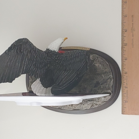 THE BRADFORD EXCHANGE "ON FREEDOM'S WING" EAGLE - Picture 4 of 8